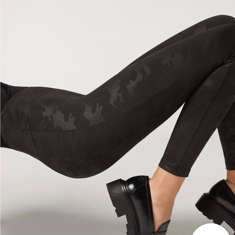 BNWOT Calzedonia Black Camouflage Leather Effect Leggings